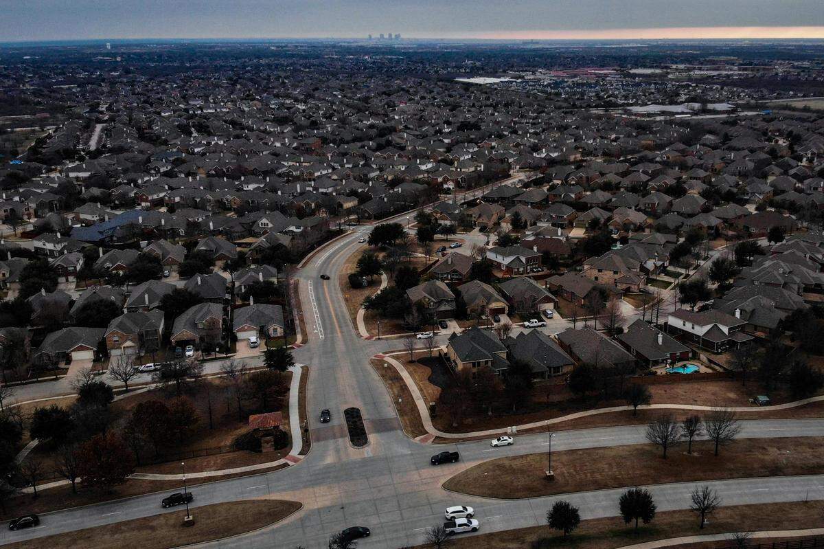 Homes in a north Fort Worth subdivision stretch into the distance 2022.