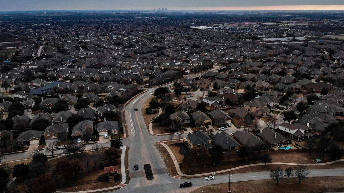 Homes in a north Fort Worth subdivision stretch into the distance 2022.