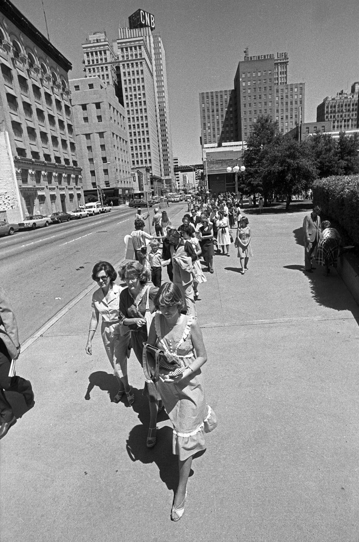 A group of people are seen walking in a line towards the Tarrant County Convention Center in downtown Fort Worth for President Jimmy Carter’s luncheon on June 23, 1978.