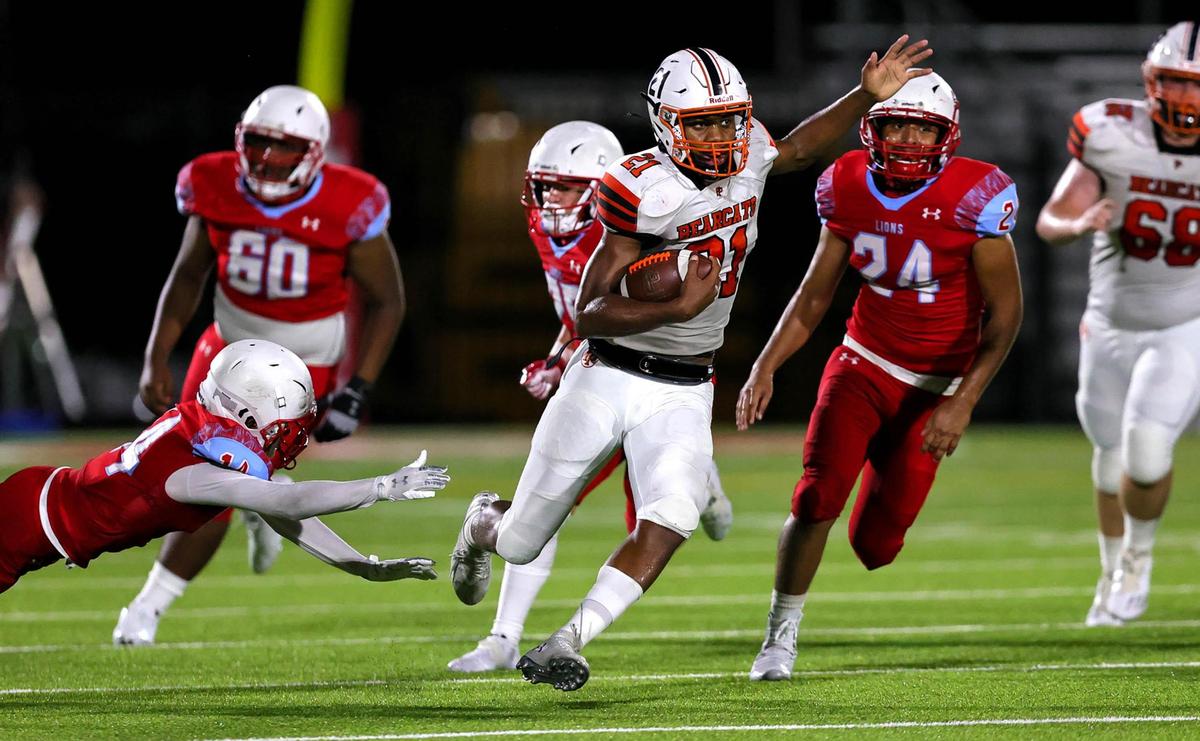 Pilot Point running back Ish Harris (21) goes 63 yards for a touchdown against Castleberry during the first half, Friday night, September 4, 2020 played at W.O. Barnes Stadium in Fort Worth , TX (Steve Nurenberg Special to the Star-Telegram)