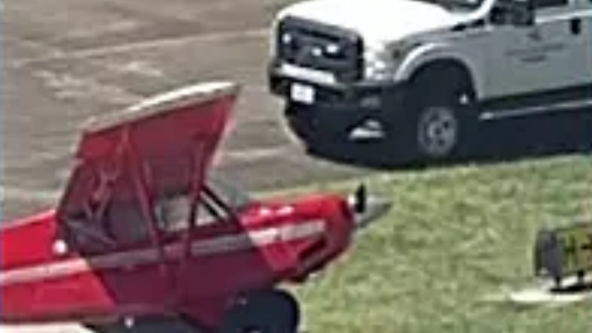 Single-engine plane veers off runway at Arlington Municipal Airport