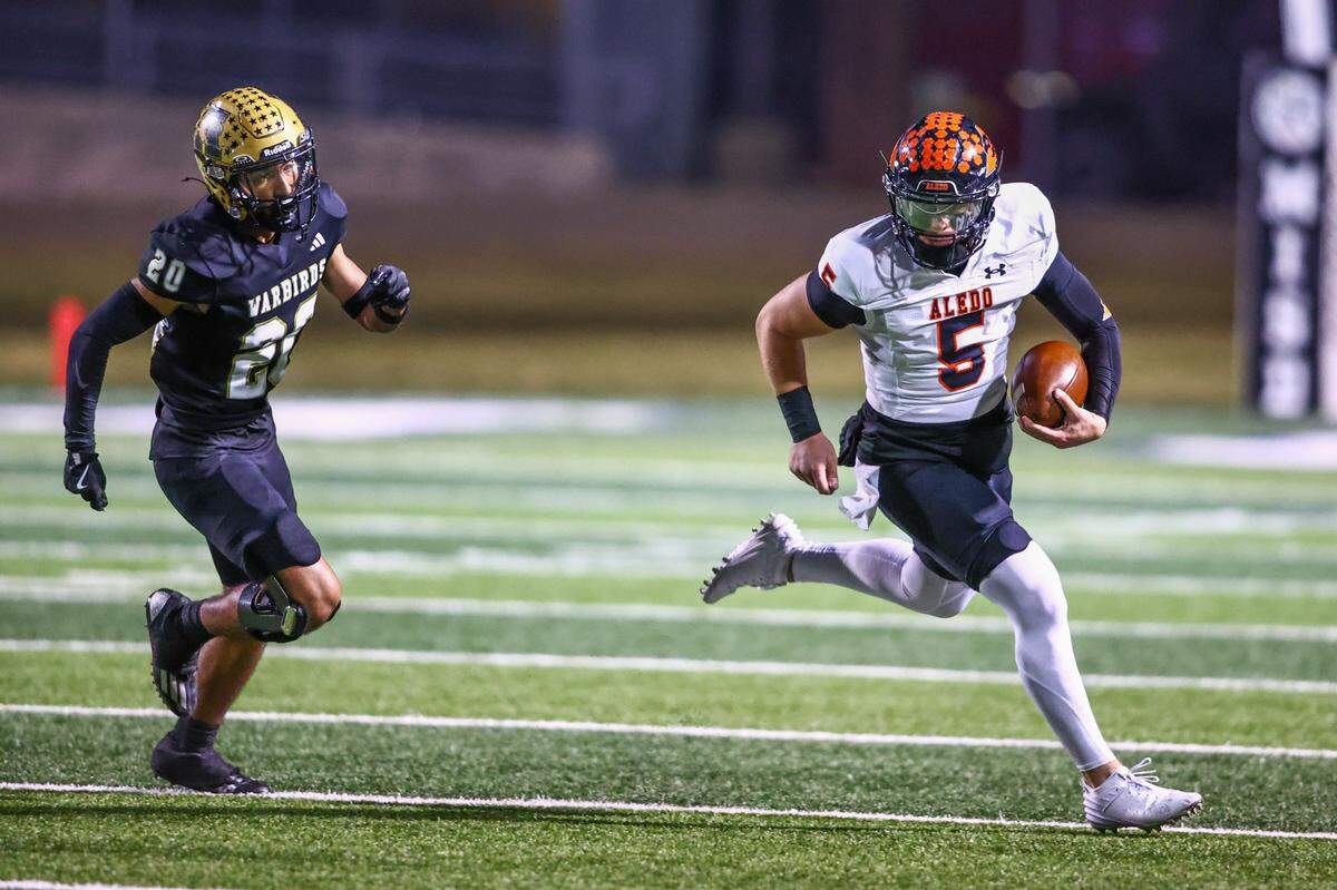 Aledo quarterback Gavin Beard runs for a first down in the first quarter against the Abilene Eagles during the Friday, Nov. 22 game at Newsom Stadium in Mansfield. Special to the Star-Telegram / Tom Marvin