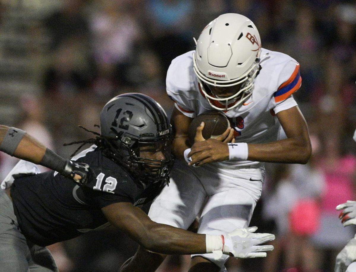 Bowie Volunteer quarterback Larry Nichols (7) led his team to a victory over Martin.