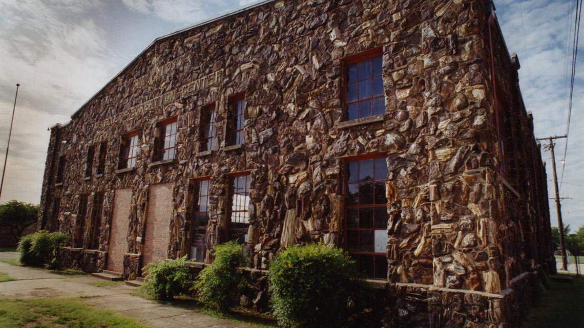 ¿Está la junta escolar de Keller promoviendo el cristianismo con su política de oración?