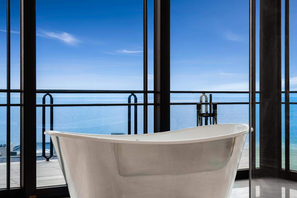 Bathtub