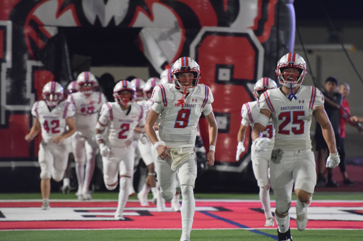 River Oaks Castleberry runs onto the field during a high school football game against Benbrook at Clark Stadium in Fort Worth, Texas, Friday, August 29, 2025. Benbrook won 47-45.