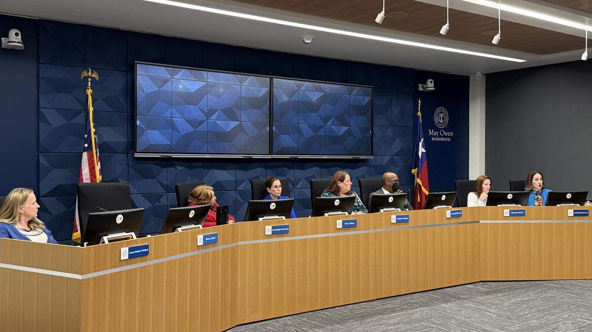 Tarrant County College board of trustees discussing Senate Bill 37 and the faculty association at the Aug 22 board meeting.