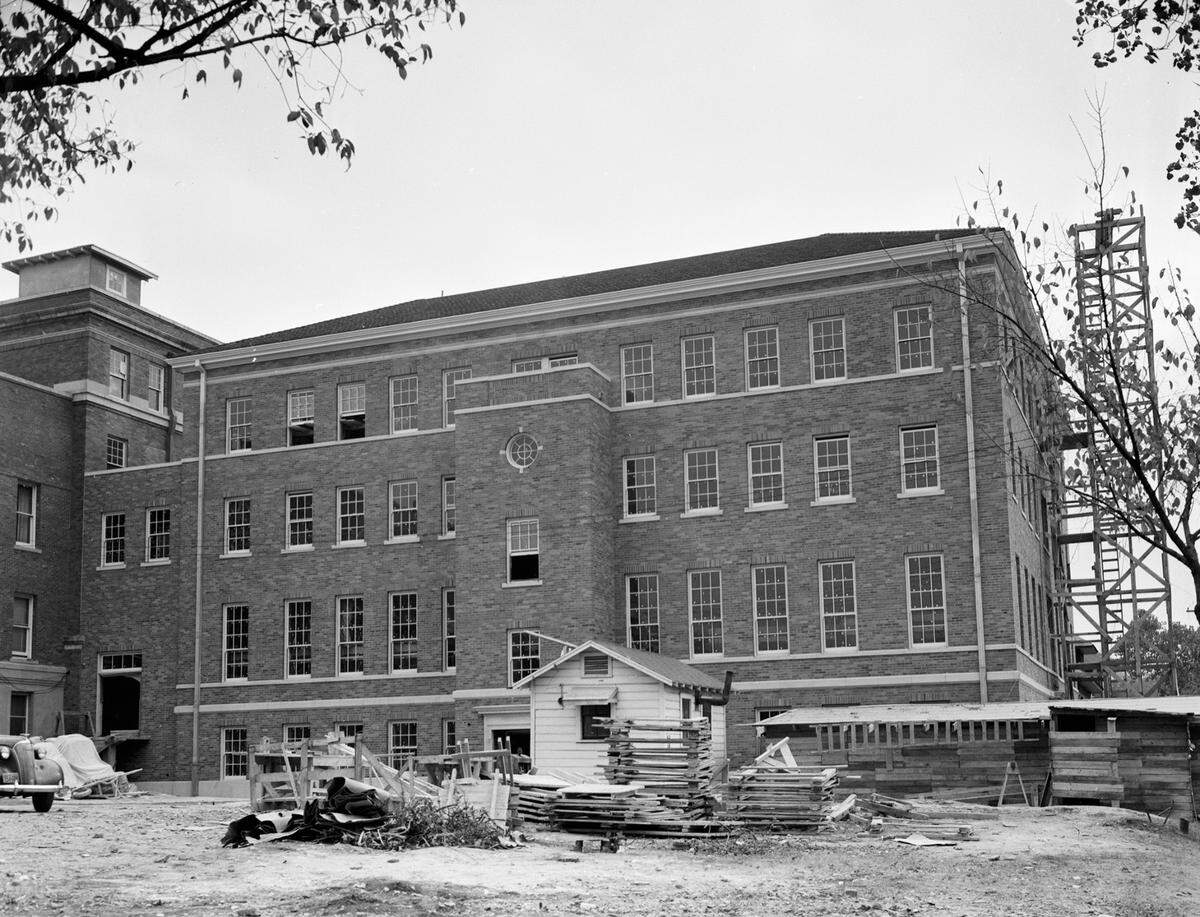 1939: Broadway Baptist Church’s new $102,000 education building at 305 W. Broadway Ave., Fort Worth