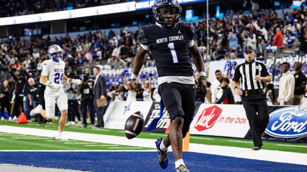 North Crowley running back Cornelius Warren III (1) signed with Arizona.