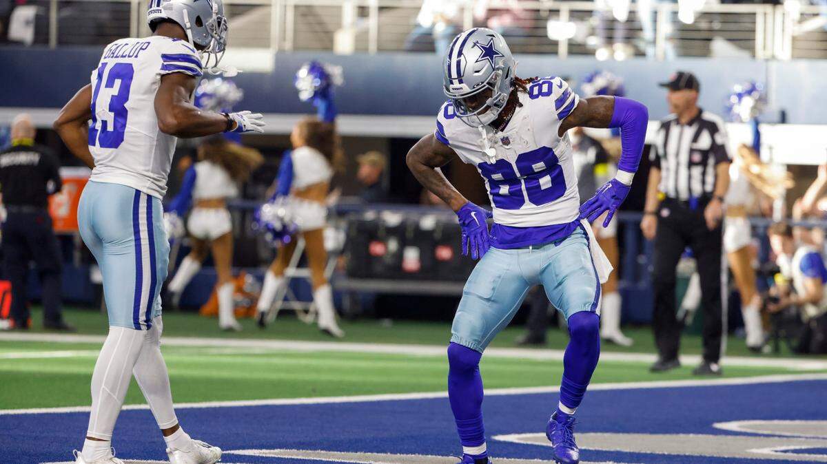 Dallas Cowboys’ CeeDee Lamb celebrates his touchdown catch against the Philadelphia Eagles on Saturday at AT&T Stadium.