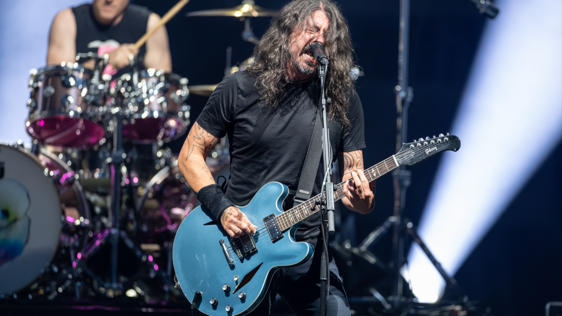 Foo Fighters sell out Dallas tour opener; give shoutouts to Dimebag Darrell, Taylor Hawkins