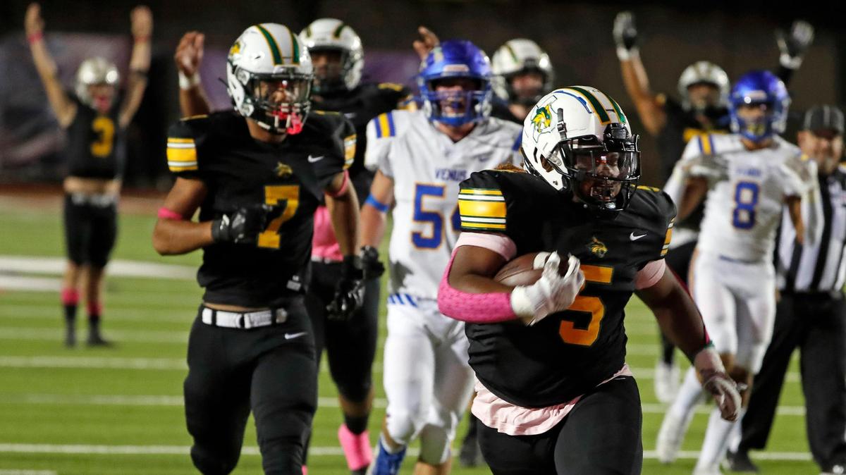 Eleven seconds into the second quarter Benbrook running back Jaylon Williams (5) goes in for the score to put the Bobcats up 21-0 in the first half of a Division II 4-4A high school football game at Farrington Field in Fort Worth, Texas, Thursday, Oct. 13, 2022. Benbrook led Venus 28-0 at the half. (Special to the Star-Telegram Bob Booth)