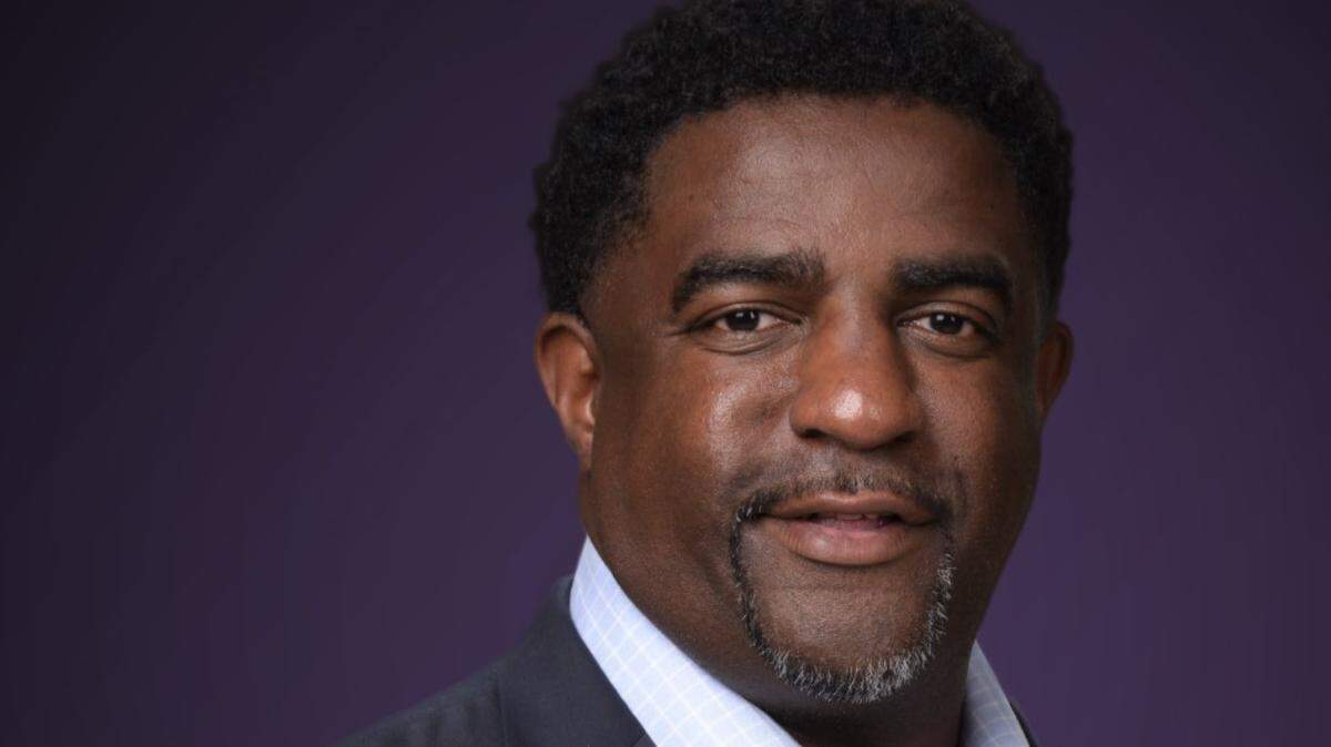 Former Dallas Cowboys DE Greg Ellis is back with the team as assistant defensive line coach.