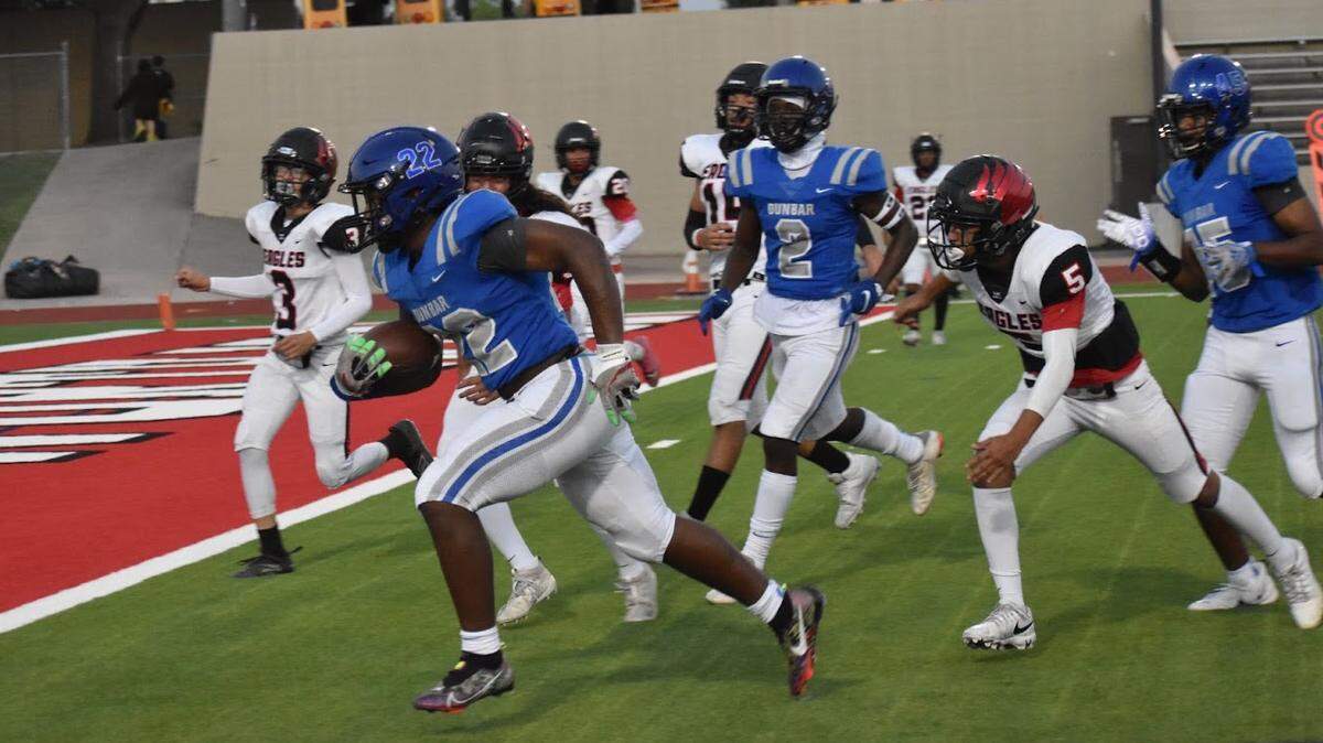 Murry Moore (22) scoring a touchdown for Dunbar during the high school football game between Diamond Hill-Jarvis and Dunbar at Farrington Field in Fort Worth, Texas, Friday, Sept. 23, 2022. Dunbar won 60-0. (Jennifer Peralta/Special to the Star-Telegram)