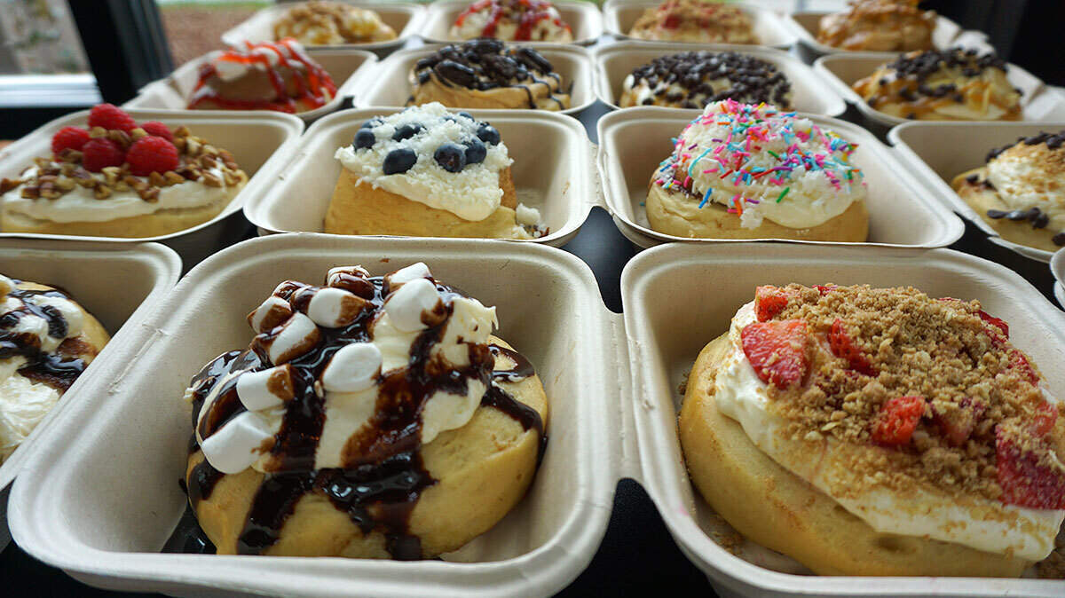 Cinnaholic lets customers create their own vegan cinnamon roll.