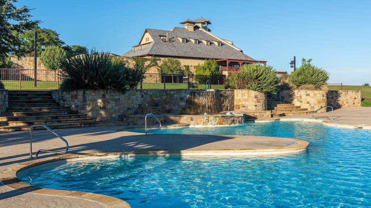 The Retreat has properties available ranging from patio size to three-acre estate home sites.  