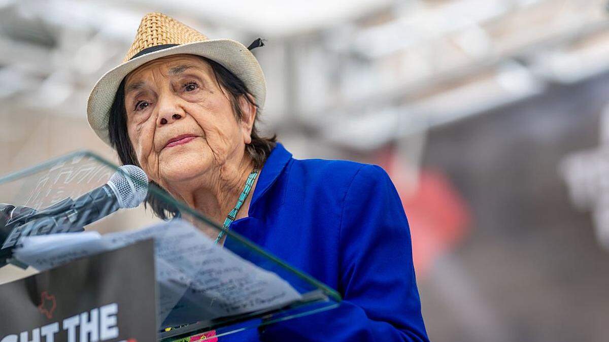 AUSTIN, TEXAS - AUGUST 16: Co-founder of the United Farm Workers Association, Dolores Huerta speaks during the "Stop the Trump takeover" demonstration outside of the State Capitol on August 16, 2025 in Austin, Texas. Over 200 nationwide demonstrations occurred today against the Trump administration's newly introduced redistricting plans. Earlier last week, Texas Democratic lawmakers fled to Illinois in an attempt to protest and deny quorum for votes on the proposed Republican redistricting plan, which would secure five additional GOP seats in the U.S. House. The Democratic lawmakers are preparing to return to Texas early next week after the special legislative session called by Gov. Greg Abbott came to an end yesterday. (Photo by Brandon Bell/Getty Images)