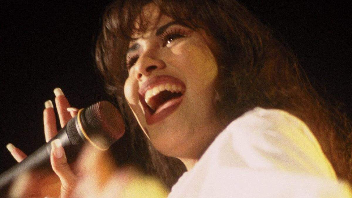 Selena in 1989.