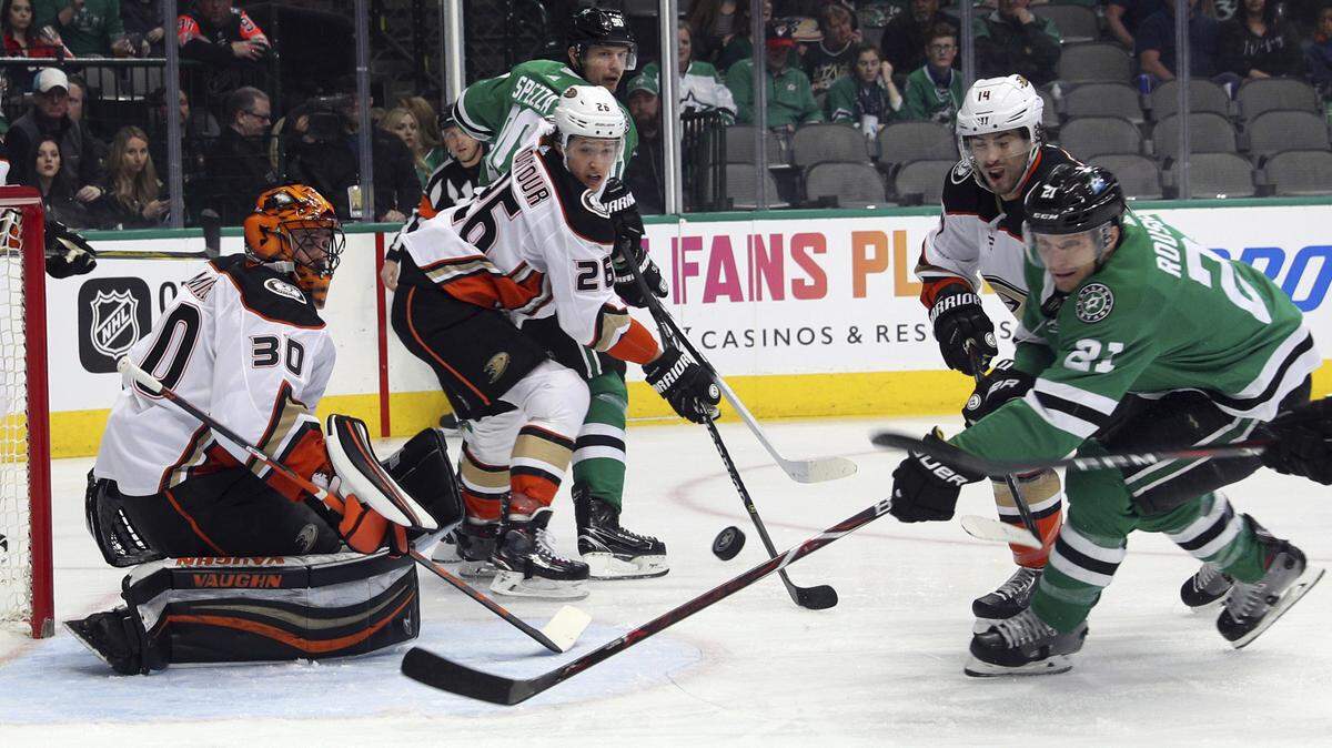 Anaheim Ducks goaltender Ryan Miller (30) defends as Dallas Stars right wing Brett Ritchie (25) chases the puck in the first period of Friday night's NHL game in Dallas.