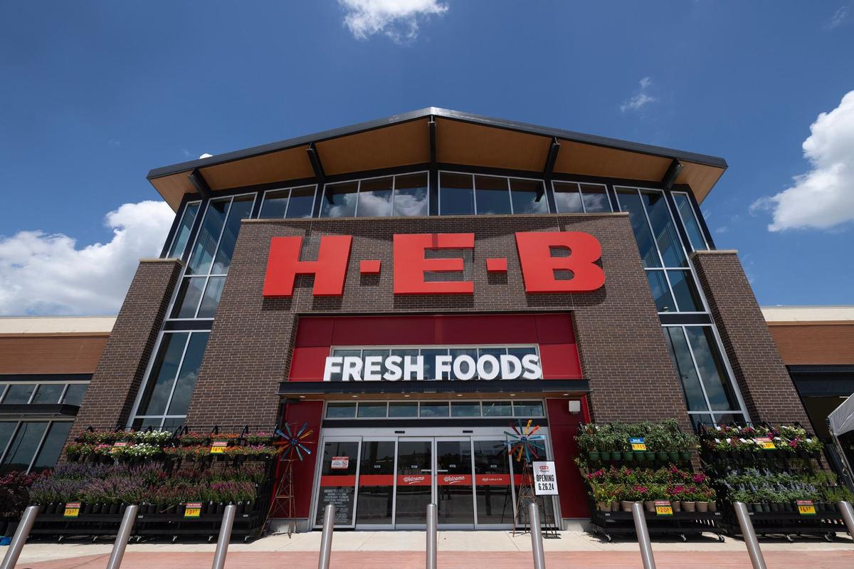 The front entrance of the new HEB location in Mansfield on Tuesday, June 25, 2024.