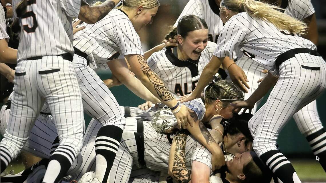 Aledo softball players aim to complete lifelong dream in state championship
