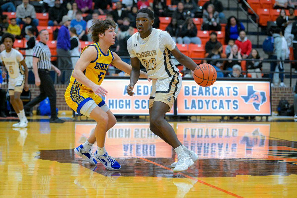 Fort Worth Eagle Mountain’s Avery Moses (23) dribbles the ball up the court under the pressure of Brock’s Colt Matlock in a Class 4A Division 2 area-round game on Thursday, February 20, 2025 at Aledo High School in Aledo, Texas. Brock defeated Eagle Mountain 57-42.