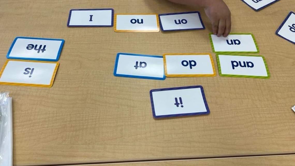 A Fort Worth first-grader works with phonics flashcards during a tutoring session with Melodi Faris, an education professor at TCU. Fort Worth district officials say they’re struggling to find enough tutors to meet new state requirements.