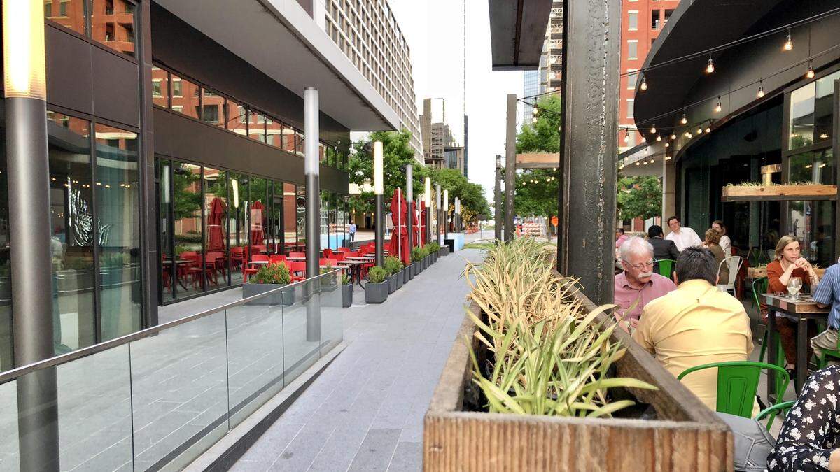 Wild Salsa’s patio extends along the West Second Street walkway between Throckmorton and Taylor streets.