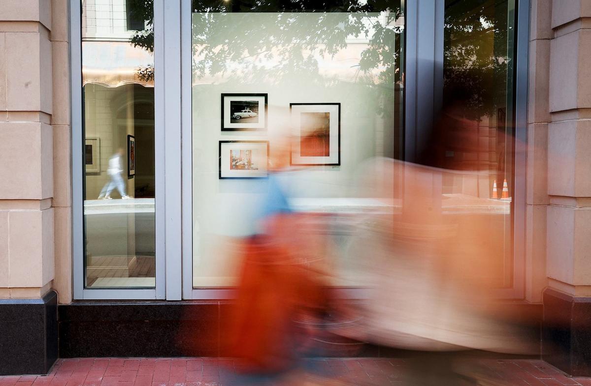 Pedestrians walk past 400h Gallery in Sundance Square on Aug. 1 in downtown Fort Worth. Some storefronts that were previously restaurants or retail have been replaced by art galleries.