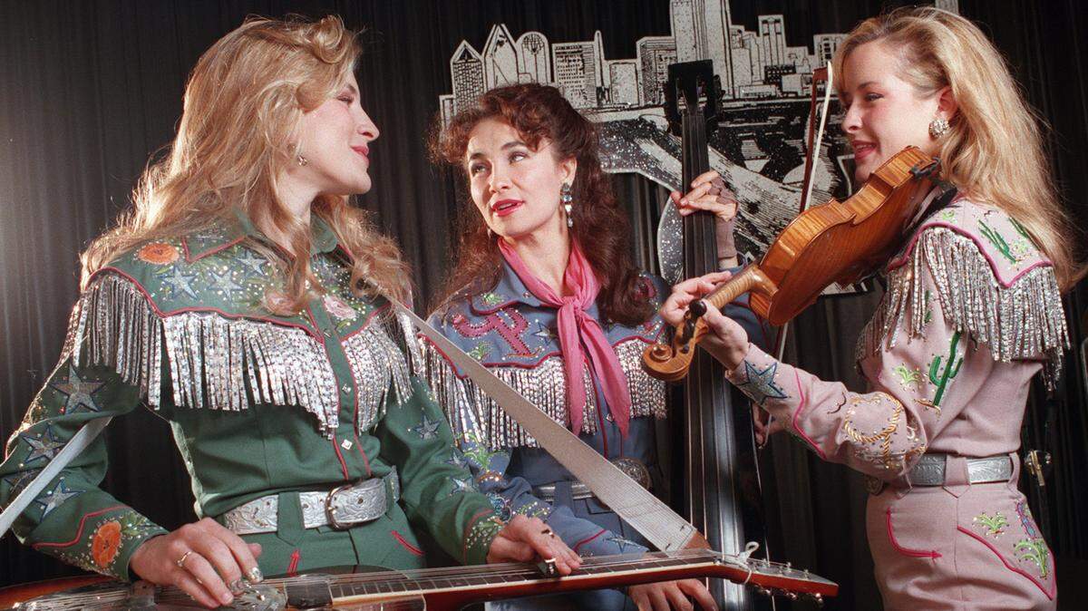 Left to right, Emily Erwin, Laura Lynch and Martie Erwin in Dallas just before the Dixie Chicks released "Shouldn’t a Told You That" in 1993.
