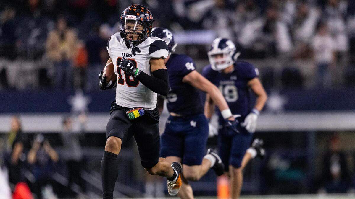 Aledo wide receiver Kaydon Finley (18) runs the ball upfield for a touchdown in the second quarter of the 5A Division I Football State Championship game against the Comal Smithson Valley Rangers at AT&T Stadium in Arlington on Friday, Dec. 15, 2023.