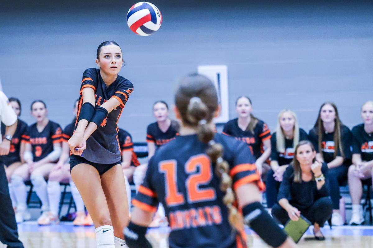 Aledo’s Alyssa Todd plays the ball in Thursday’s bi-district playoff game against Colleyville Heritage at Arlington ISD Athletics Center.