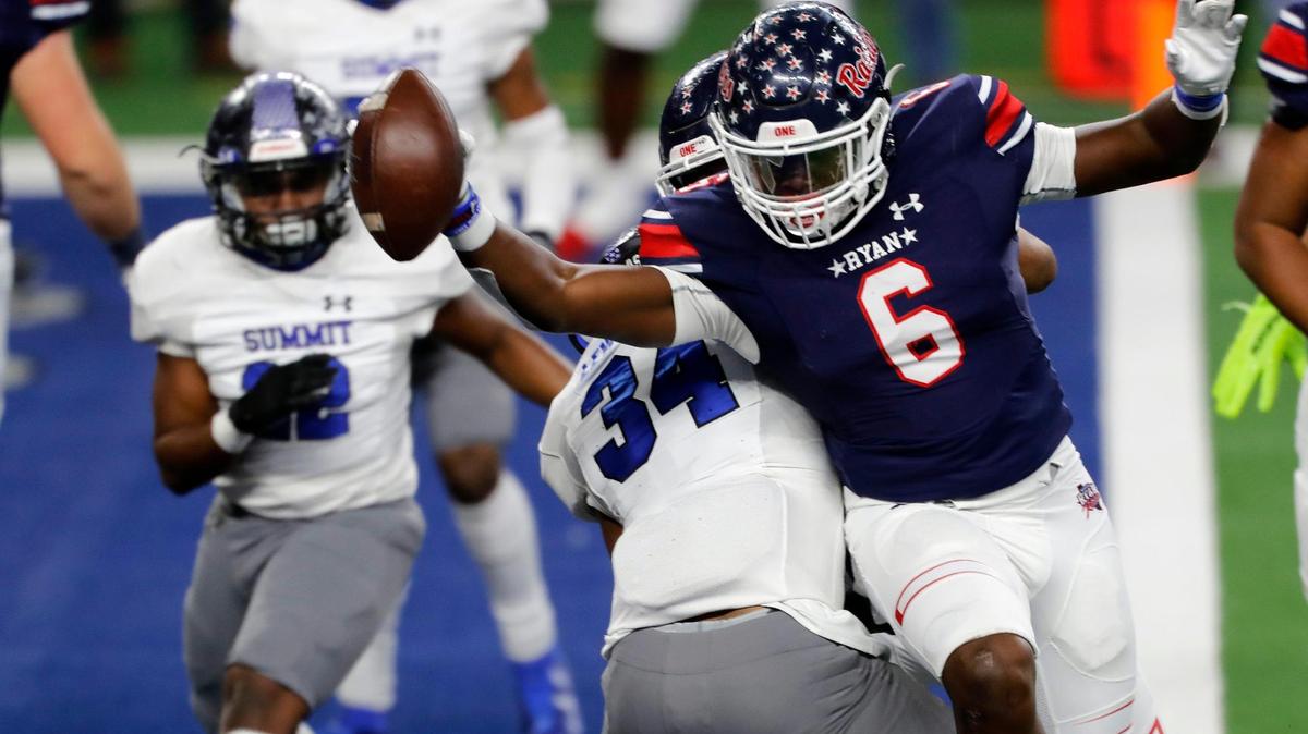Denton Ryan’s Anthony Hill Jr. (6) the Raiders beat Denton High in Week 4. (Special to the Star-Telegram Bob Booth)