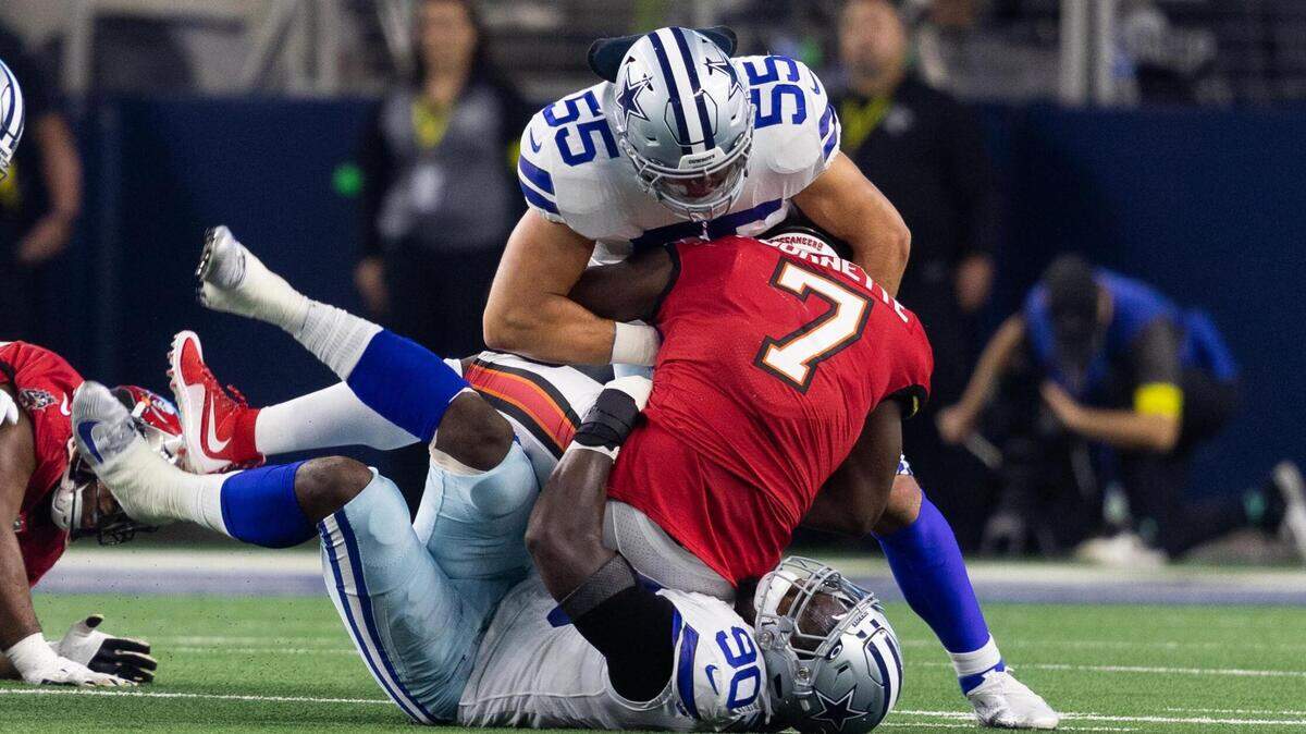 The Dallas Cowboys made retaining Leighton Vander Esch (55) a priority this offseason.