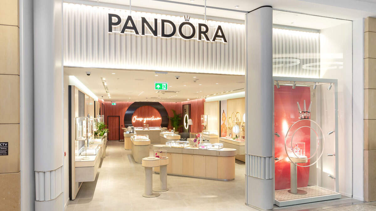 An example of a Pandora jewelry storefront.