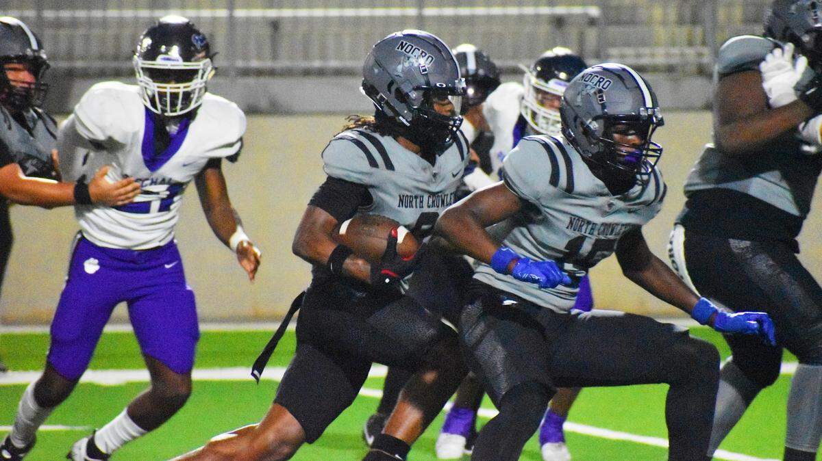 North Crowley’s Ashton Searl runs for a 17-yard touchdown late in the second quarter on this carry against Fort Worth Paschal on Friday at Crowley ISD Stadium.