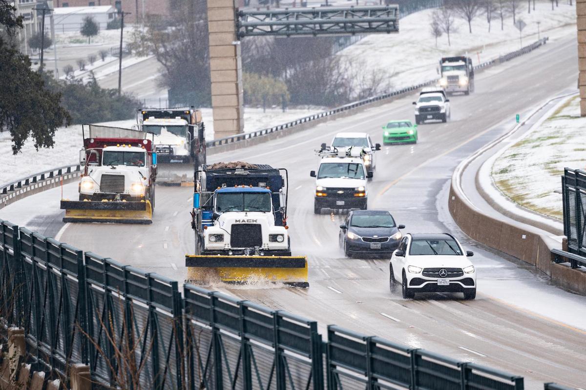 Snow plow trucks shovel snow off to the sides of the road on the Chisholm Trail Tollway in Fort Worth on Thursday, Jan. 9, 2025.