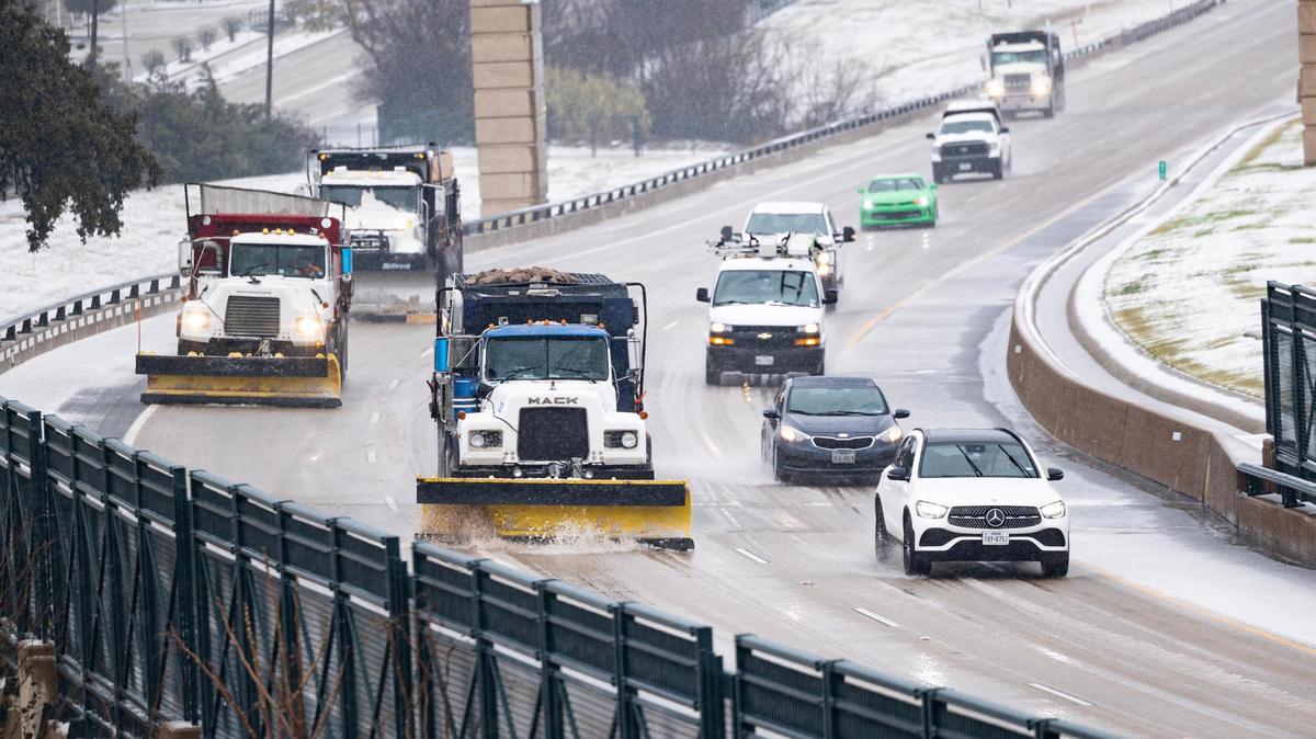 Snow plow trucks shovel snow off to the sides of the road on the Chisholm Trail Tollway in Fort Worth on Thursday, Jan. 9, 2025.
