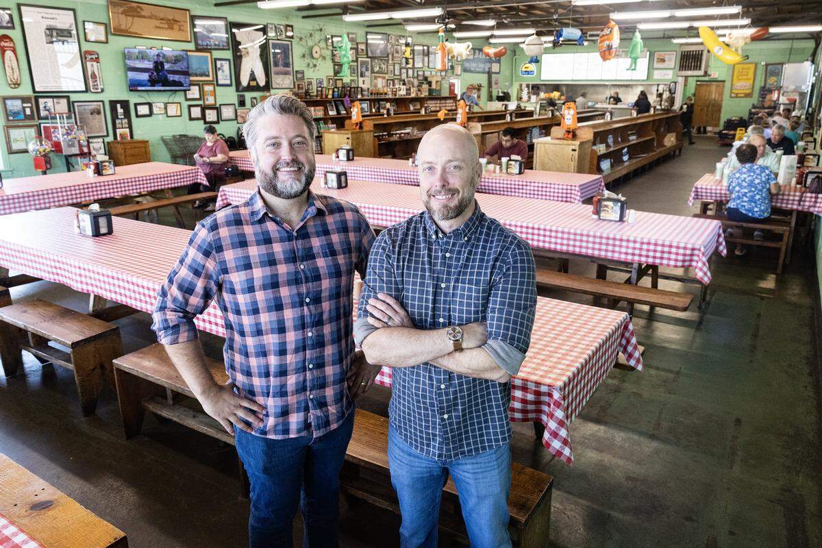 Jonathan, left, and Christian Gentry, co-owners and a third-generation members of the family that runs Kincaid's Hamburgers, are photographed in the Kincaid's dining room at Fort Worth on Friday, Oct. 17, 2025. Kincaid's is the winner of the Fort Worth Star-Telegram Readers Choice poll for best burgers in the city.