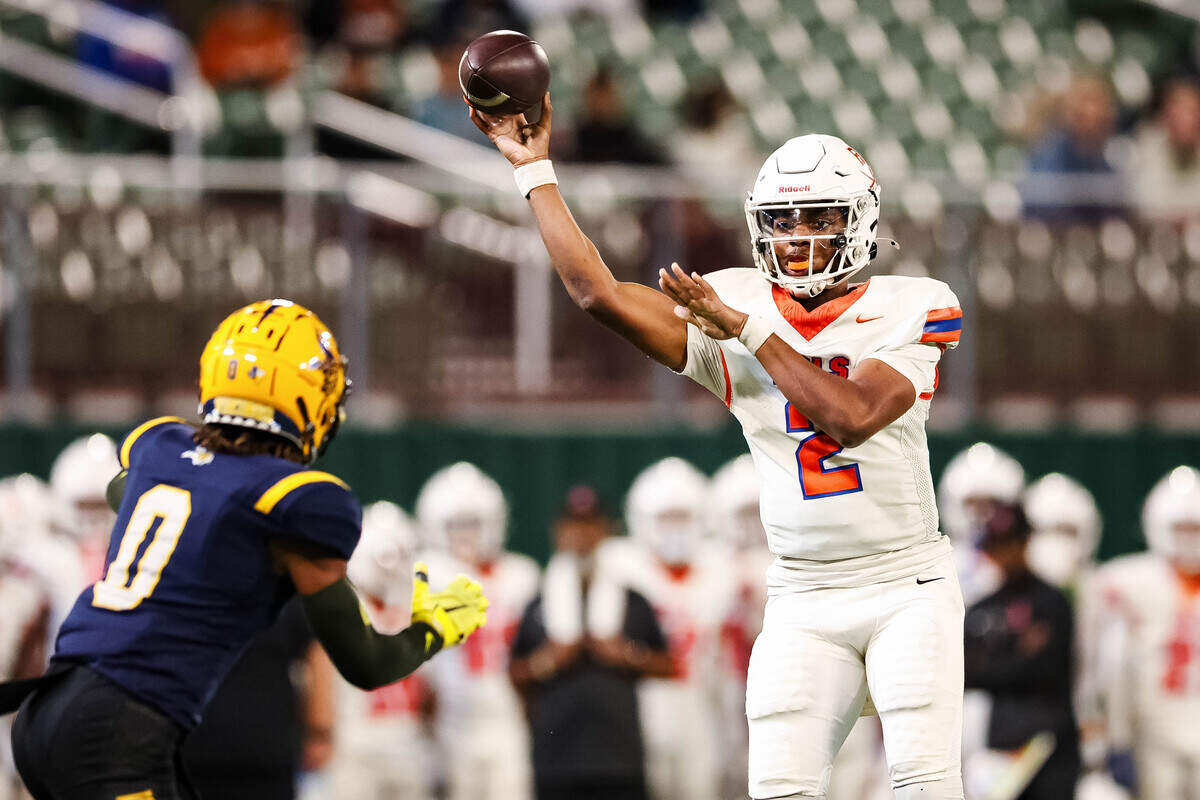 Arlington Bowie quarterback Jayden Bibbs (2) attempts to throw a pass against Arlington Lamar on Thursday.