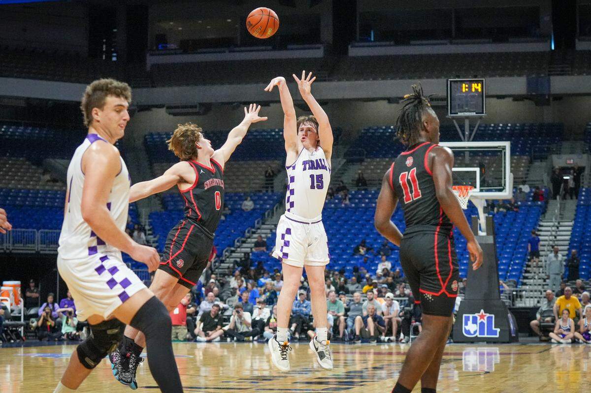 Thrall’s Breken Proctor (15) shoots over Dylan Parker (0) of Shelbyville in a Class 2A state semifinal on Friday, March 8, 2024 at the Alamodome in San Antonio, Texas. Shelbyville defeated Thrall 67-52.