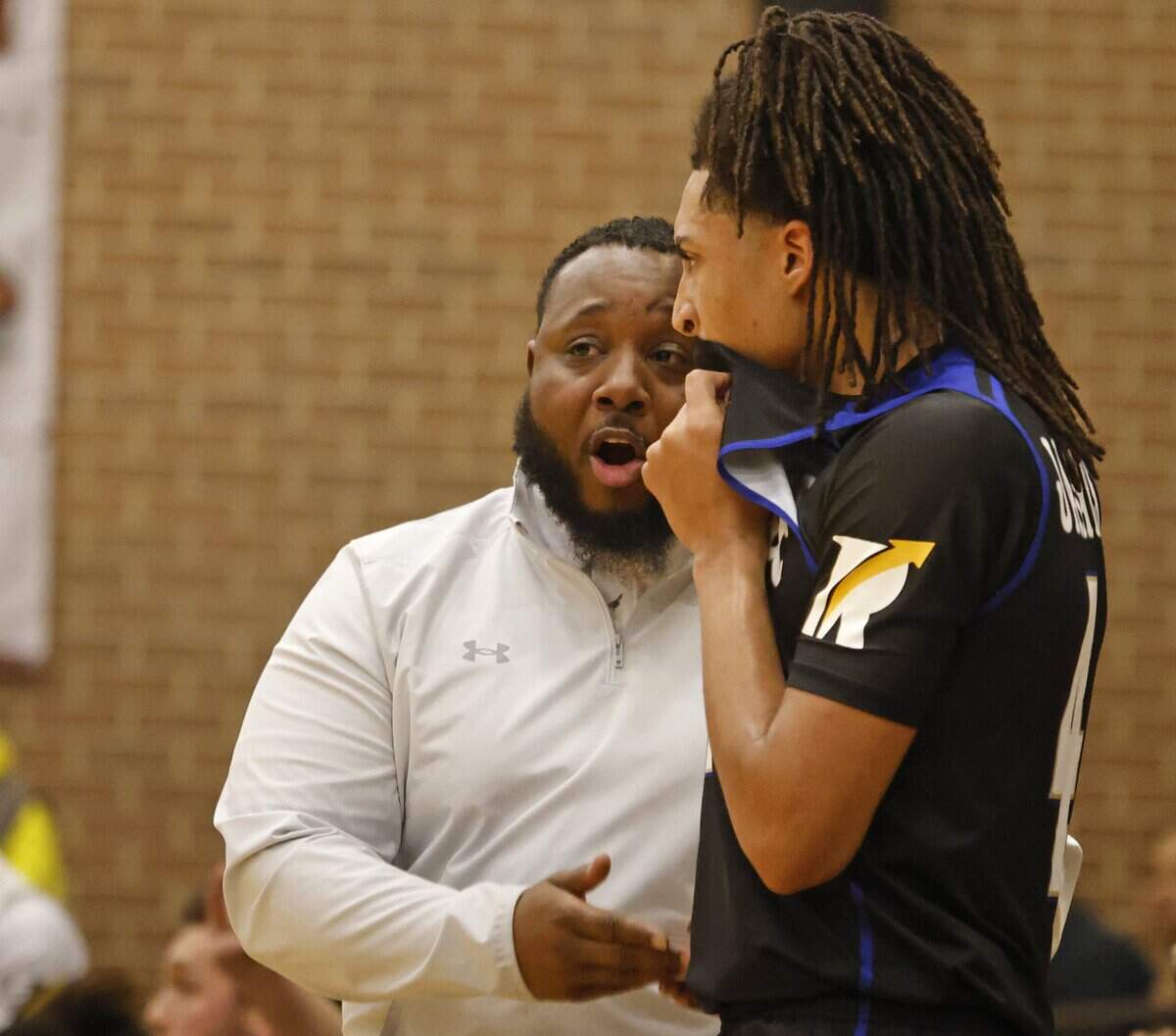 Mansfield Summit head coach Emund Prichett talks to guard Jaxon Sneed (4) as they play Mansfield Timberview in the first half of a UIL boys basketball game at Mansfield Timberview High School in Arlington, Texas, Tuesday Feb. 10, 2026.