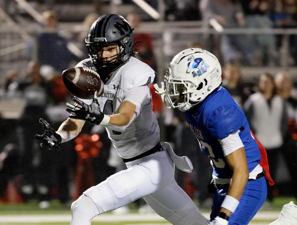 Martin tight end Logan Baresh (4) makes a juggling catch in front of Allen defensive back LeBron Bauer (13) in the first half of a UIL Conference 6A Division 1 area round football playoff game at Dragon Stadium in Southlake Texas, Friday, Nov. 17, 2023.