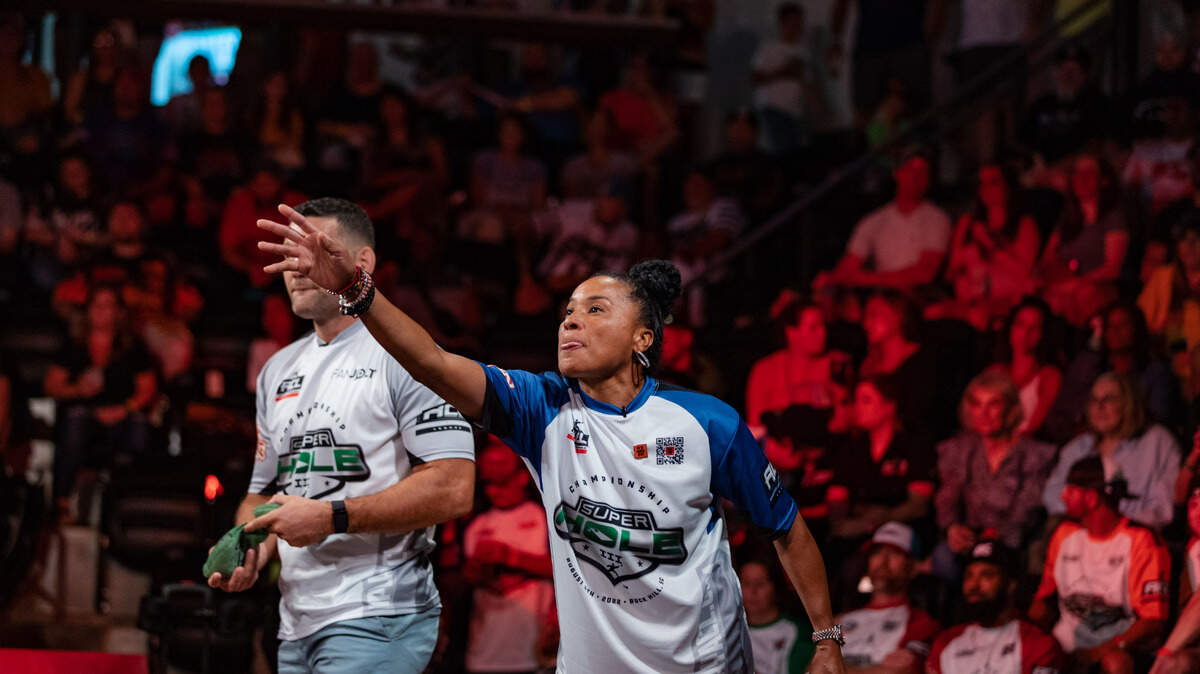 South Carolina women's basketball coach Dawn Staley competes at a Johnsonville SuperHole IV event in 2022.