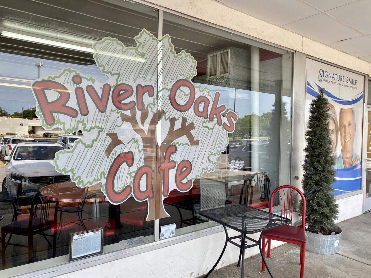 RIver Oaks Cafe has outdoor dining and is open for breakfast and lunch daily.