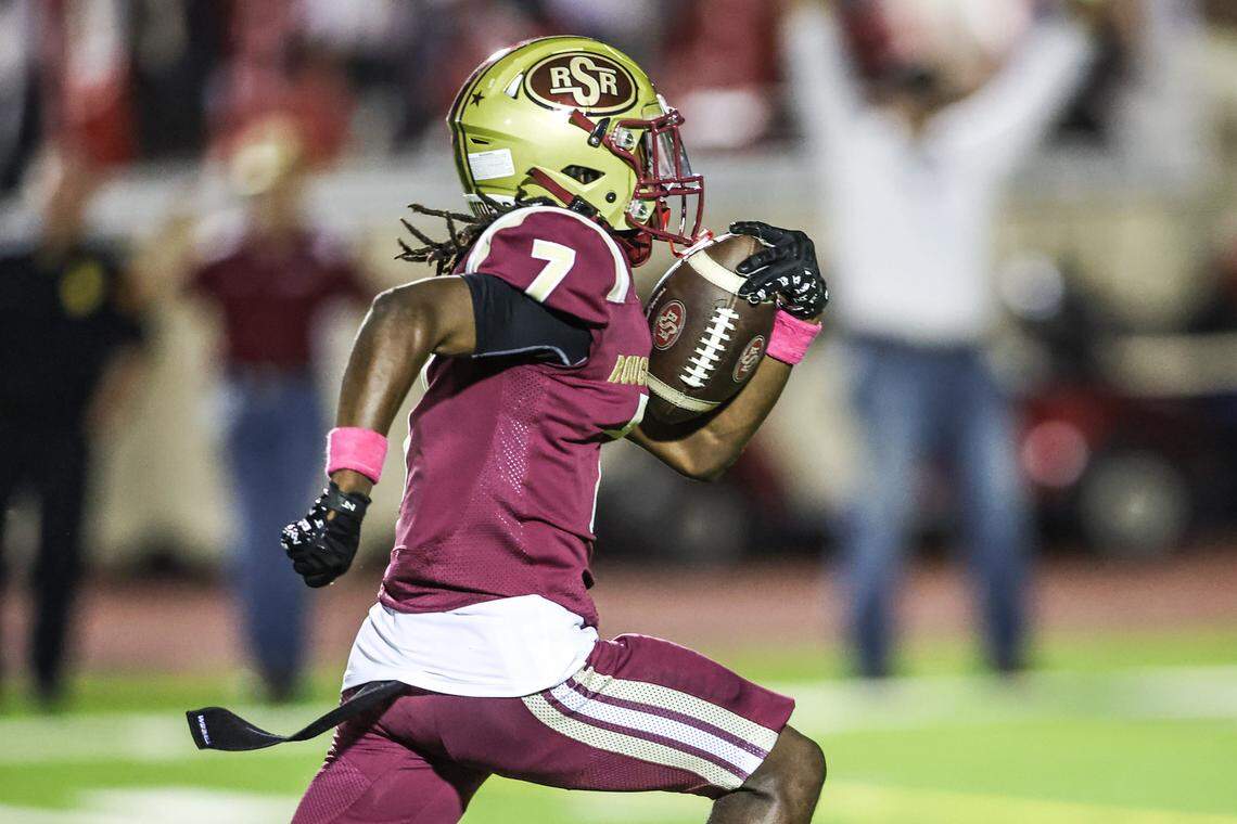 Kaiden Stewart runs after the catch in a second-quarter TD on Thursday, October 10, 2025, at Rough Rider Stadium in Saginaw, Texas.