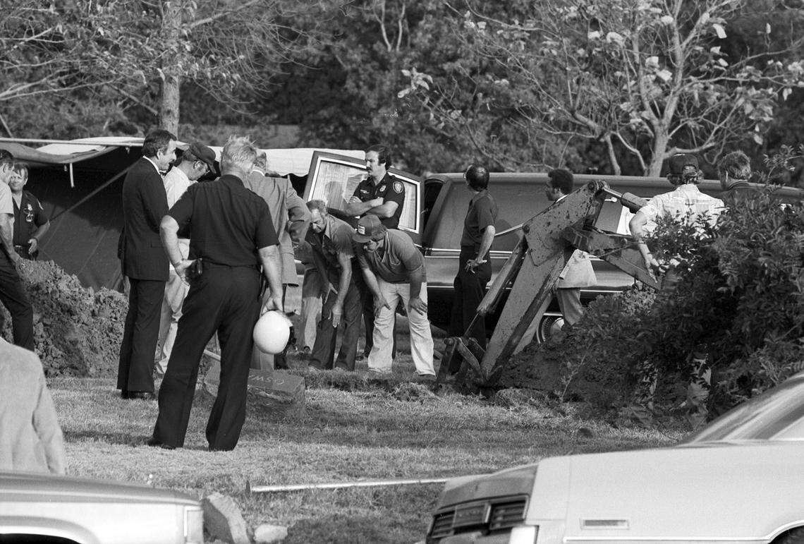 Oct. 4, 1981: The casket containing Lee Harvey Oswald’s remains for 18 years was exhumed and moved into the privacy of a tent at Rose Hill Memorial Park in Fort Worth before it was taken to Dallas for an autopsy.
