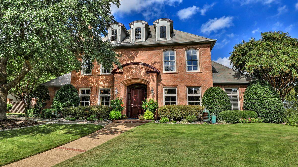 The home at 6624 Sahalee Drive is open Sunday, November 24 from 2 to 4 p.m.