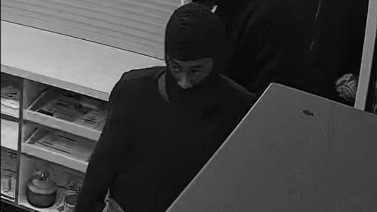 The Fort Worth Police Department is asking for the public’s help identifying four suspects who officials say stole more than $10,000 in prescription medications early Tuesday. Anyone who locates the suspects should call 911 and not try to approach them.