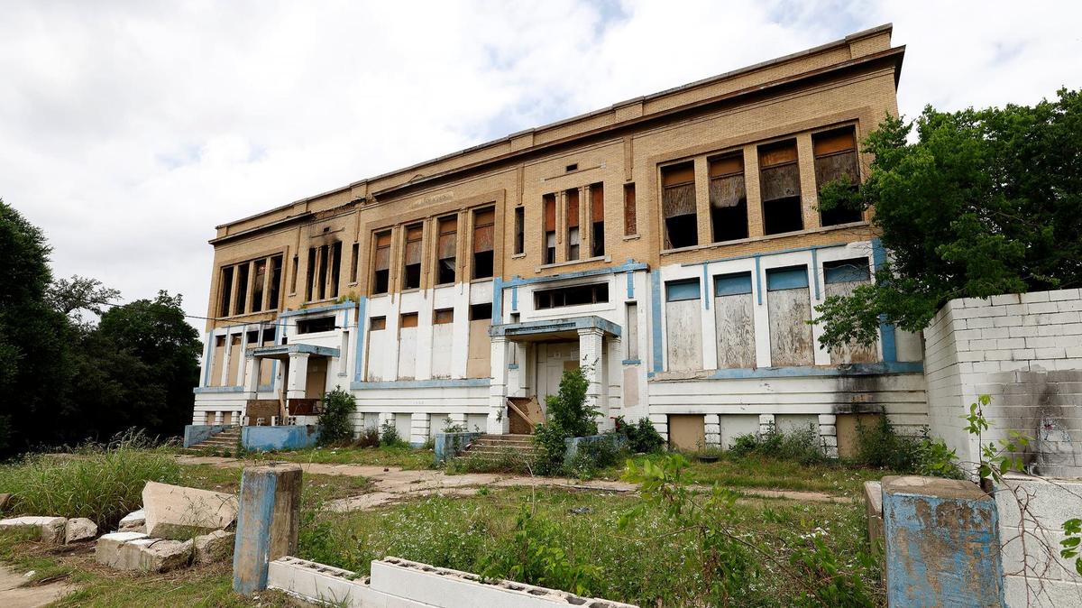 The R. Vickery School was built in 1910 but has sat vacant for many years.